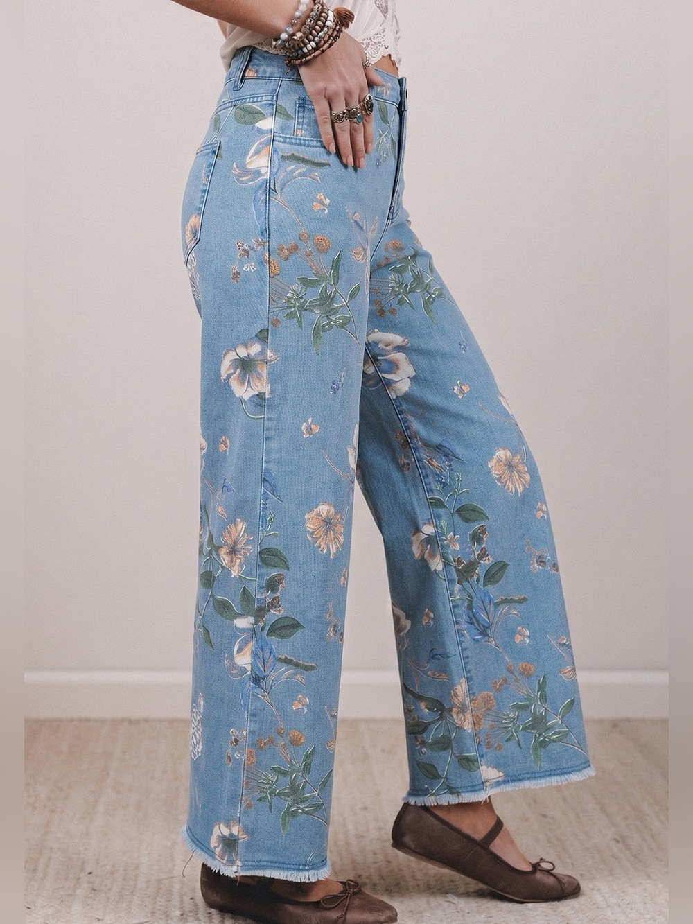 🩵Super Cute Floral Print High Rise Wide-Leg Jeans - Blue (SZ 4-16) - Picture 3 of 10